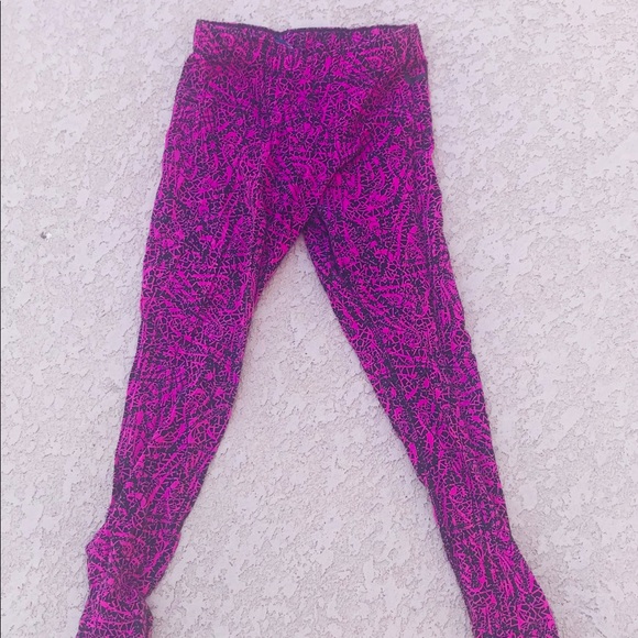 Nike pink and black splatter print leggings - Picture 2 of 4